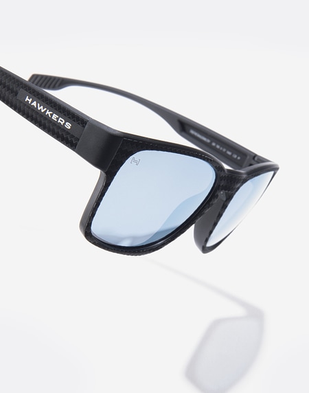 Sunglasses Hawkers CORE RAW CARBON FIBER - POLARIZED BLACK BLUE CHROME