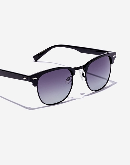 Sunglasses Hawkers CLASSIC BOLD - POLARIZED BLACK MATTE GREY