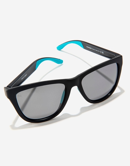 Sunglasses Hawkers ONE SPORT RAW - POLARIZED BLACK DARK