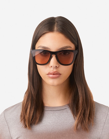 Sunglasses Hawkers DOWNTOWN MAX - BLACK GREY TO PINK
