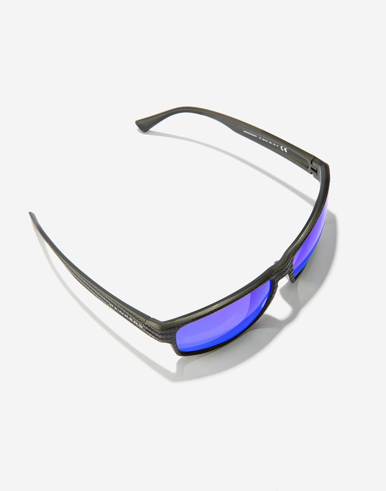 Nos Lunettes de Soleil Hawkers FASTER RAW CARBON FIBER - BLACK SKY