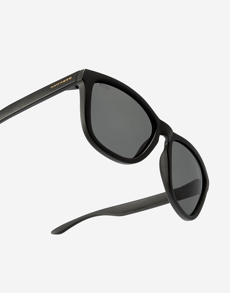Nos Lunettes de Soleil Hawkers ONE - POLARIZED BLACK DARK
