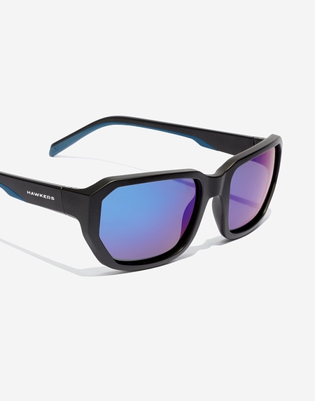 Sunglasses Hawkers BOLT - POLARIZED BLACK BLUE SKY