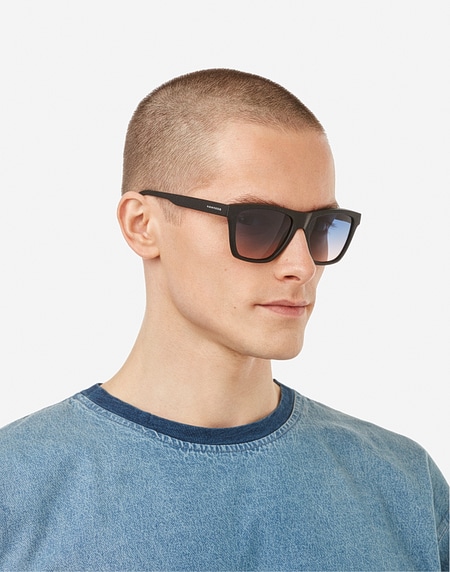 Sunglasses Hawkers ONE LS RAW - BLACK BLUE TO PEACH