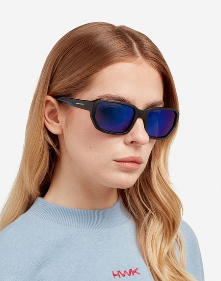 Sunglasses Hawkers BOLT - POLARIZED BLACK BLUE SKY
