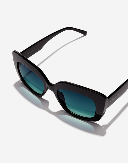 Sunglasses Hawkers TANGO - BLACK BLUE TO GREEN ECO