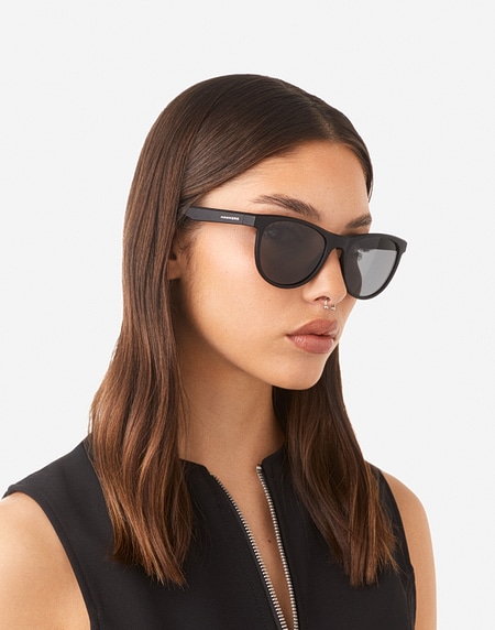 Lentes de sol Hawkers TRAIL - POLARIZED BLACK DARK