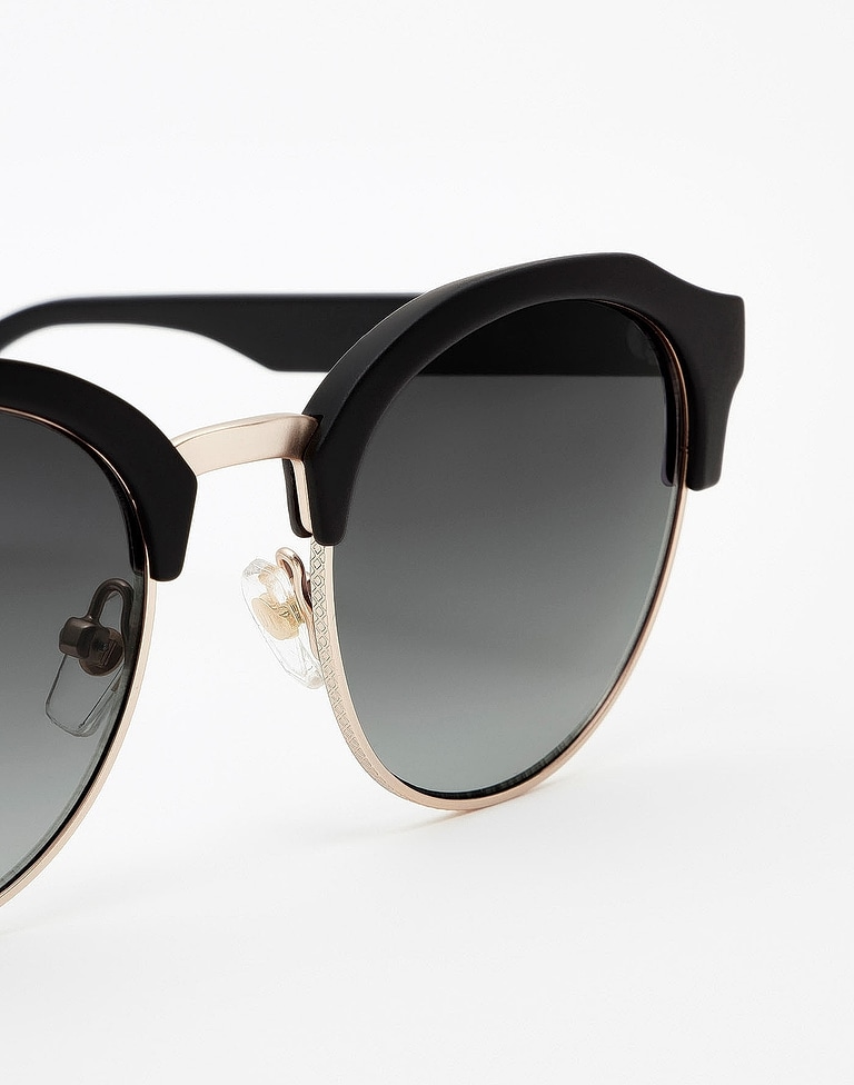 Sunglasses Hawkers RUBBER BLACK - DARK CLASSIC ROUNDED