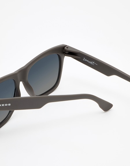 Sunglasses Hawkers CARBON DARK GREY - BLUE SUNSET