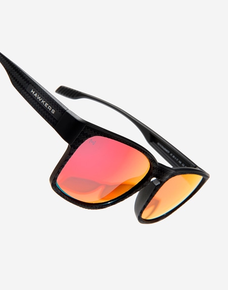 Lentes de sol Hawkers CORE RAW CARBON FIBER - POLARIZED BLACK RUBY