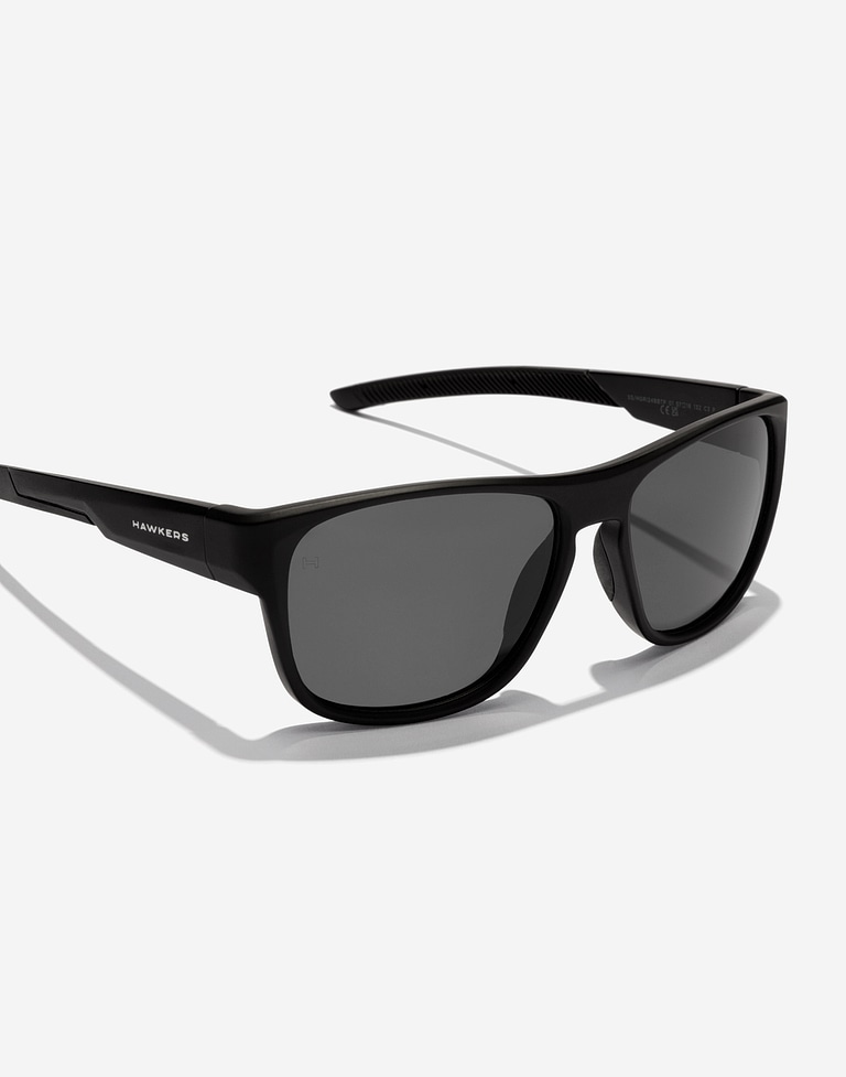 Sunglasses Hawkers GRIP - POLARIZED BLACK DARK