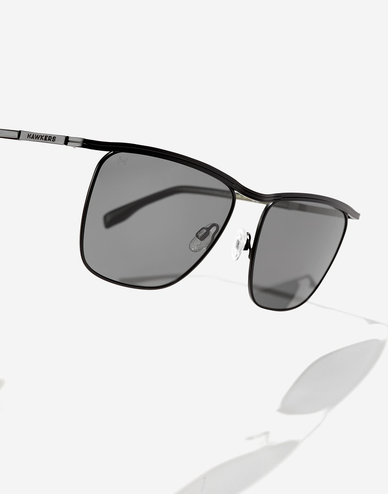 Sunglasses Hawkers CALI - POLARIZED BLACK DARK