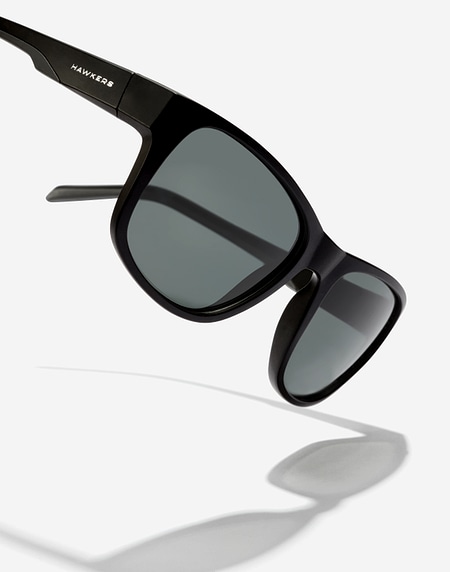 Sunglasses Hawkers OWENS - POLARIZED BLACK DARK