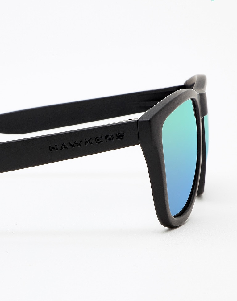 Sunglasses Hawkers CARBON BLACK - EMERALD ONE