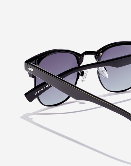 Sunglasses Hawkers CLASSIC BOLD - POLARIZED BLACK MATTE GREY