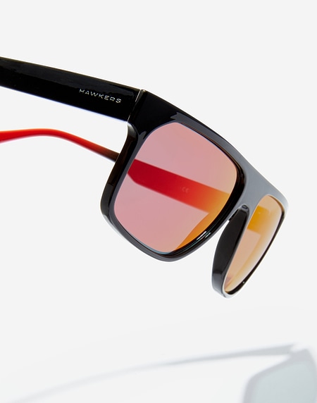 Sunglasses Hawkers CHEEDO - DIAMOND BLACK RUBY
