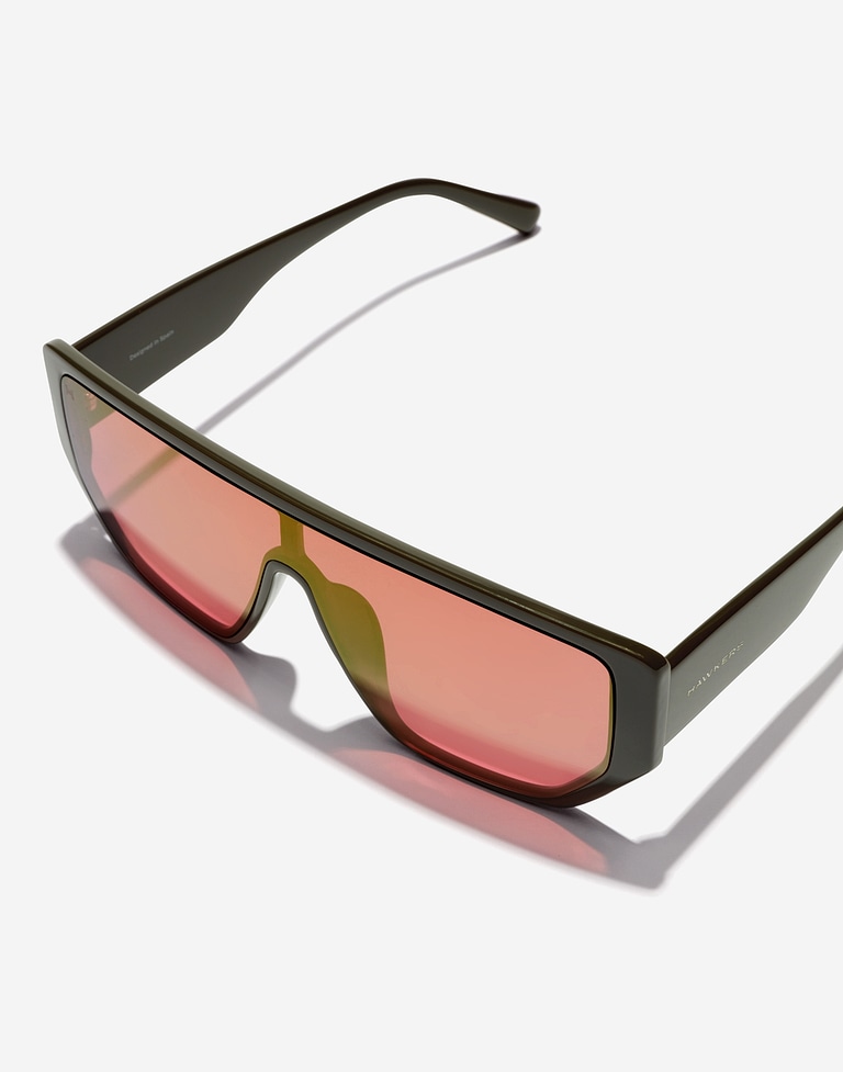 Nos Lunettes de Soleil Hawkers METRO - DARK KHAKI FUCSIA ECO