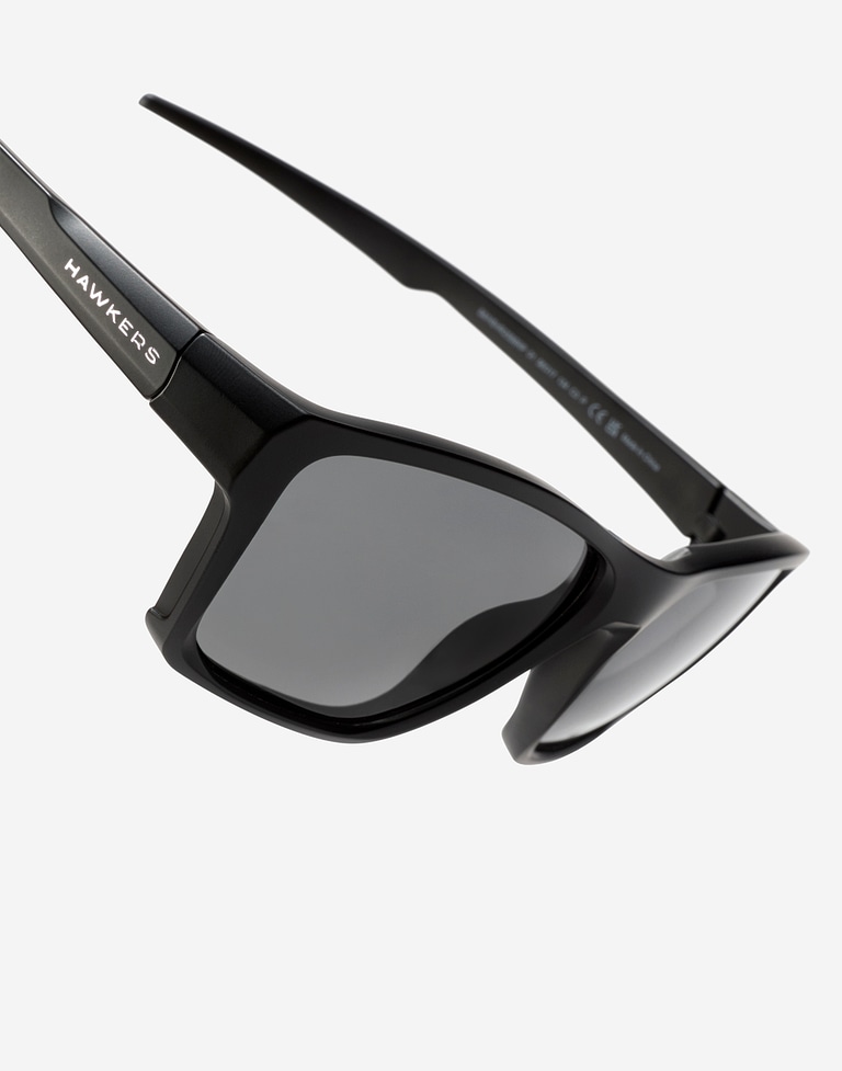 Sunglasses Hawkers SHARK - POLARIZED BLACK DARK