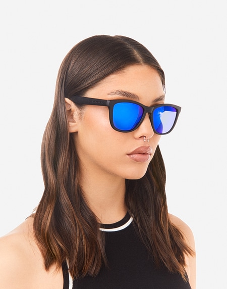 Sunglasses Hawkers POLARIZED CARBON BLACK - SKY ONE