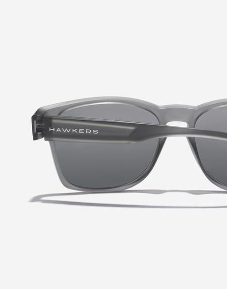 Nos Lunettes de Soleil Hawkers CORE RAW - POLARIZED GREY RUBY