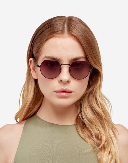 Nos Lunettes de Soleil Hawkers AURA - POLARIZED BLACK GRAPE