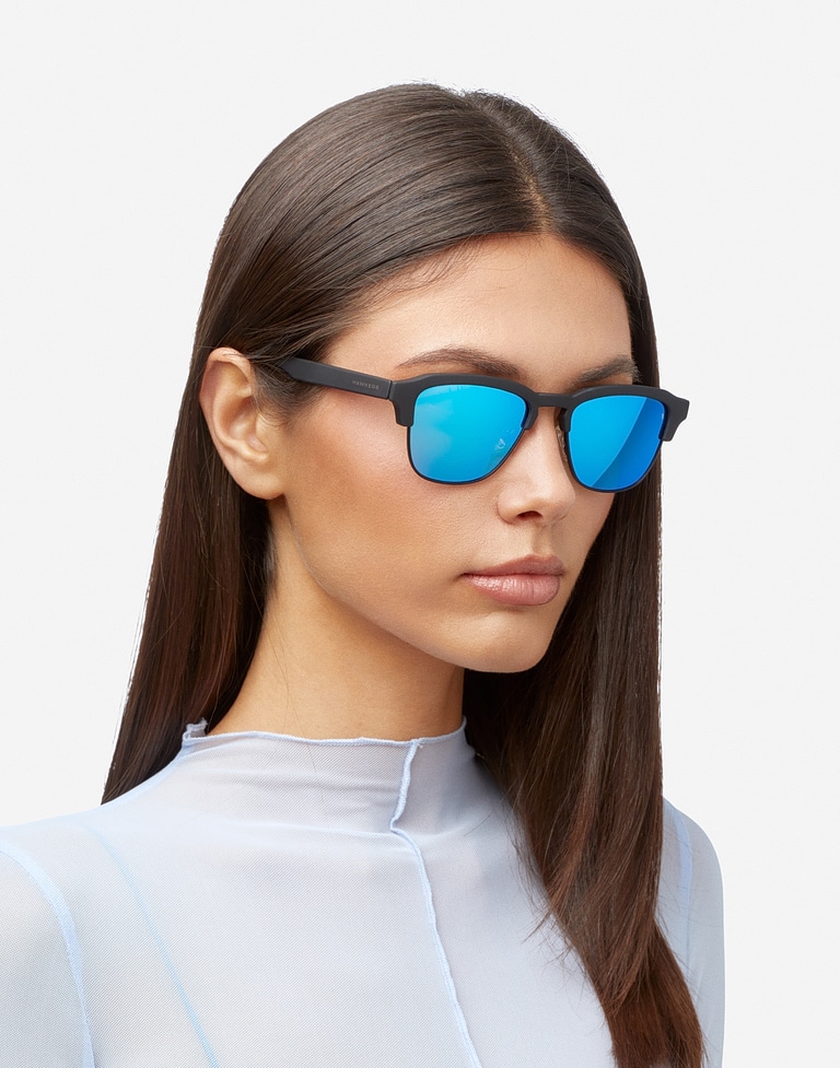 Occhiali da sole Hawkers NEW CLASSIC - POLARIZED CLEAR BLUE