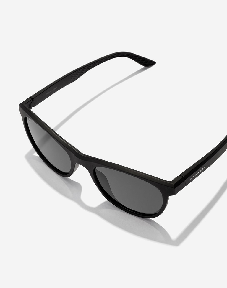 Sunglasses Hawkers TRAIL - POLARIZED BLACK DARK