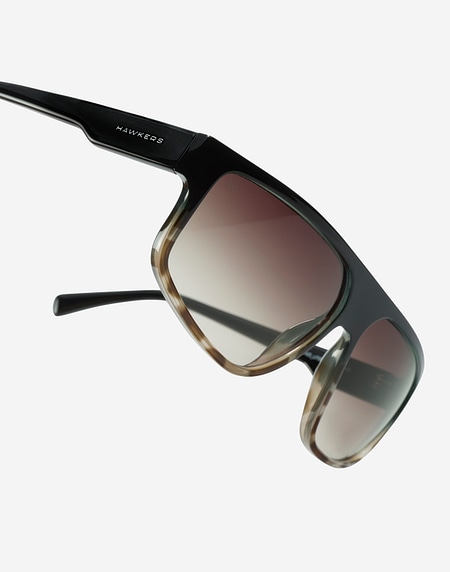 Sunglasses Hawkers ASTRO - BLACK CAREY EARTH ECO