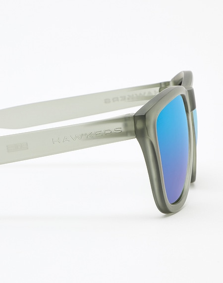 Lentes de sol Hawkers FROZEN GREY - SKY ONE