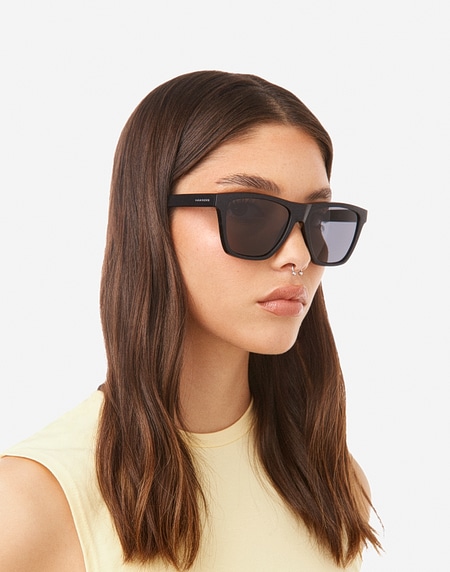 Sunglasses Hawkers ONE LS RAW - BLACK DARK