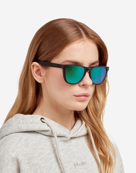 Nos Lunettes de Soleil Hawkers ONE RAW CARBON FIBER - POLARIZED EMERALD