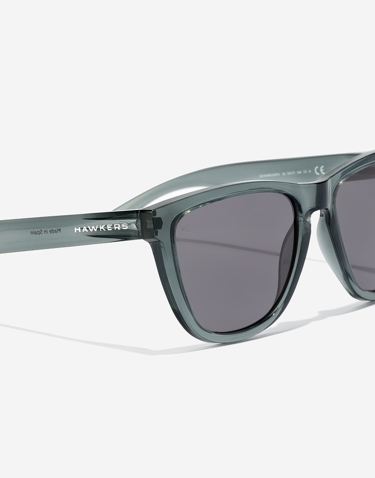 Sunglasses Hawkers ONE RAW - BLACK TRANSPARENT DARK