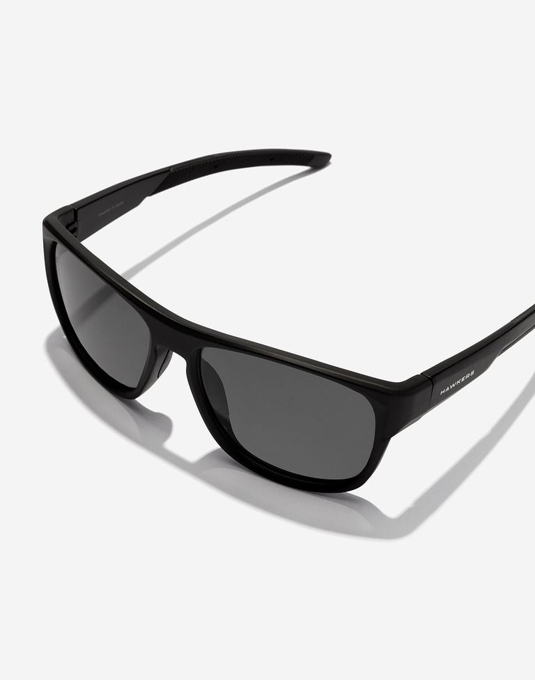 Sunglasses Hawkers GRIP - POLARIZED BLACK DARK