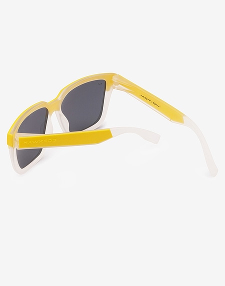 Sunglasses Hawkers YELLOW FROZEN WHITE - DARK MOTION S STRONG