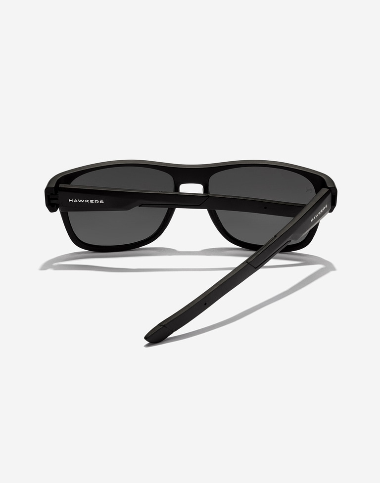 Sunglasses Hawkers GRIP - POLARIZED BLACK DARK