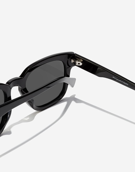 Sunglasses Hawkers STACK - POLARIZED BLACK DARK