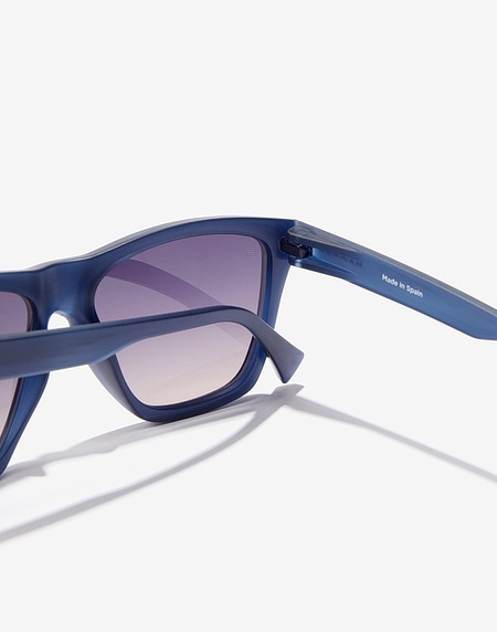 Nos Lunettes de Soleil Hawkers ONE LS RAW - NAVY TRANSPARENT MOON