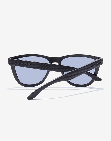 Nos Lunettes de Soleil Hawkers ONE RAW CARBON FIBER - POLARIZED BLUR CHROME