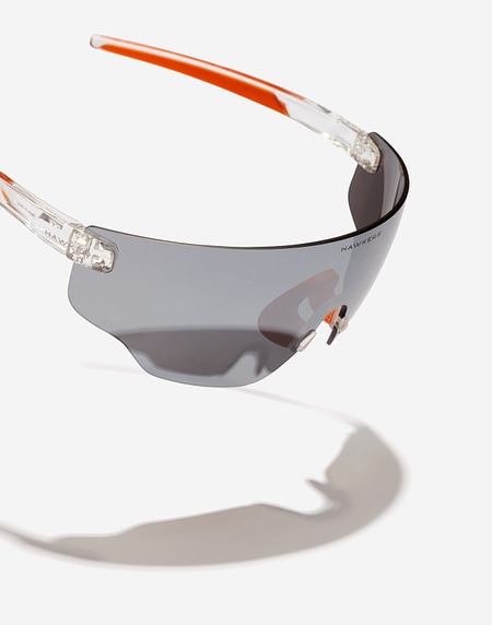 sports sunglasses Hawkers SPEED - TRANSPARENT CHROME