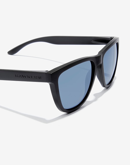 Sunglasses Hawkers ONE RAW - POLARIZED BLACK CHROME