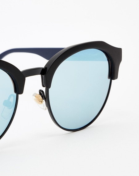 Sunglasses Hawkers BLACK - NAVY BLUE CHROME CLASSIC ROUNDED