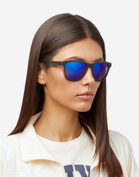 Nos Lunettes de Soleil Hawkers 42 SKY ONE SPORT