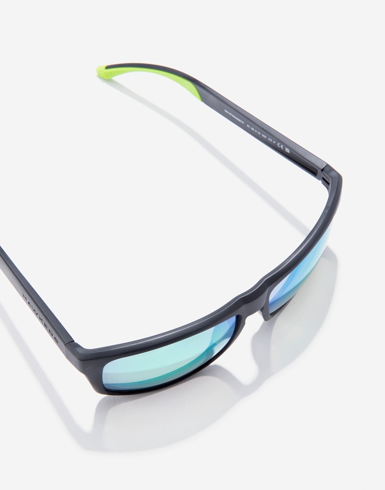 Sunglasses HAWKERS FASTER SPORT RAW - POLARIZED BLACK PEACOCK