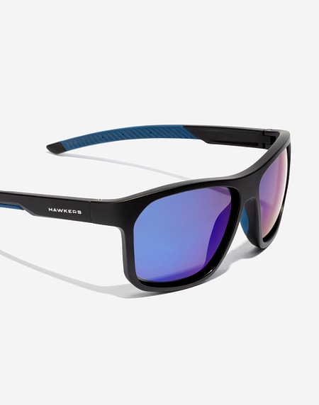 Nos Lunettes de Soleil Hawkers COMANECI - POLARIZED BLACK SKY