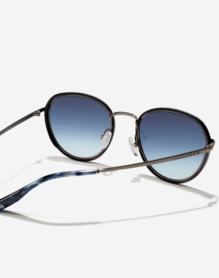 Nos Lunettes de Soleil Hawkers CERES - BLACK METAL INDIGO