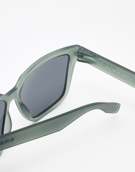 Nos Lunettes de Soleil Hawkers FROZEN GREY - DARK MOTION