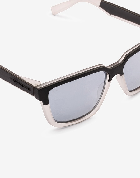 Sunglasses Hawkers BLACK FROZEN GREY - CHROME MOTION S STRONG