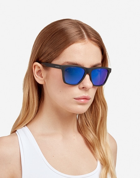 Sunglasses Hawkers ONE LS RAW - POLARIZED BLACK SLATE SKY