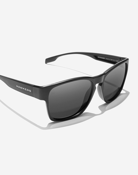 Sunglasses Hawkers CORE RAW - POLARIZED BLACK DARK