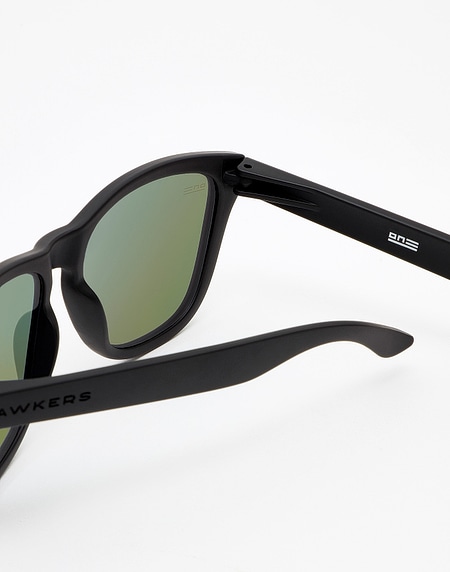 Sunglasses Hawkers CARBON BLACK - EMERALD ONE